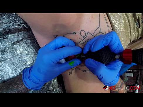 ❤️ La bomba Sully Savage, molt tatuada, es va tatuar al clítoris ❤❌ Porno casolà al ca.cutebento.top ❌